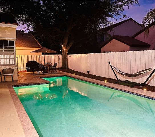 300 Cameron Dr, Weston, FL 33326