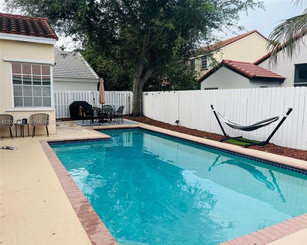 300 Cameron Dr, Weston, FL 33326