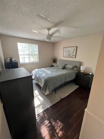 300 Cameron Dr, Weston, FL 33326
