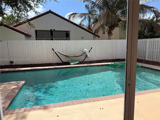 300 Cameron Dr, Weston, FL 33326