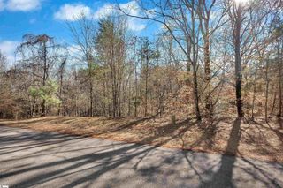 1104 Bay Drive, Fair Play, SC 29643