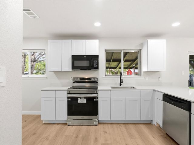 5925 Hanson Drive, Watauga, TX 76148
