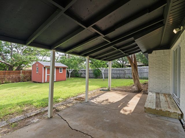 5925 Hanson Drive, Watauga, TX 76148
