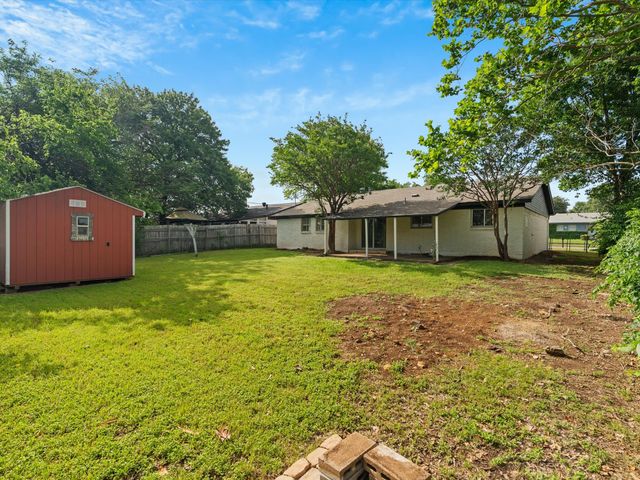5925 Hanson Drive, Watauga, TX 76148