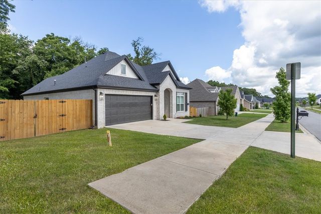 1305 N Quincy Avenue, Fayetteville, AR 72704