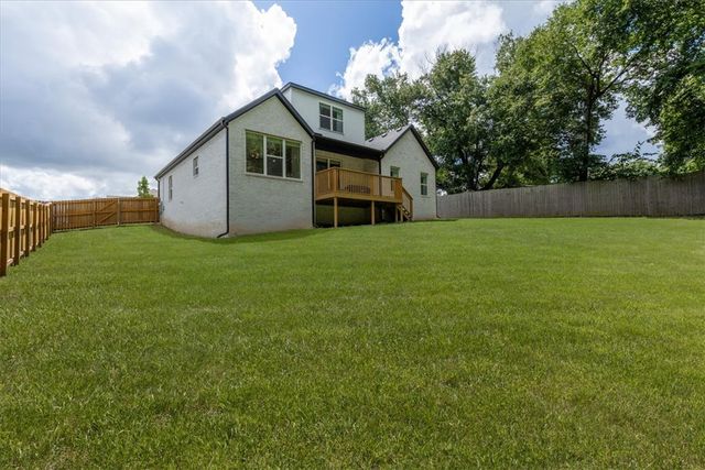 1305 N Quincy Avenue, Fayetteville, AR 72704