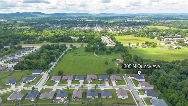 1305 N Quincy Avenue, Fayetteville, AR 72704
