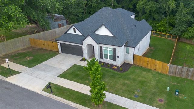 1305 N Quincy Avenue, Fayetteville, AR 72704