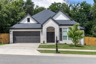1305 N Quincy Avenue, Fayetteville, AR 72704