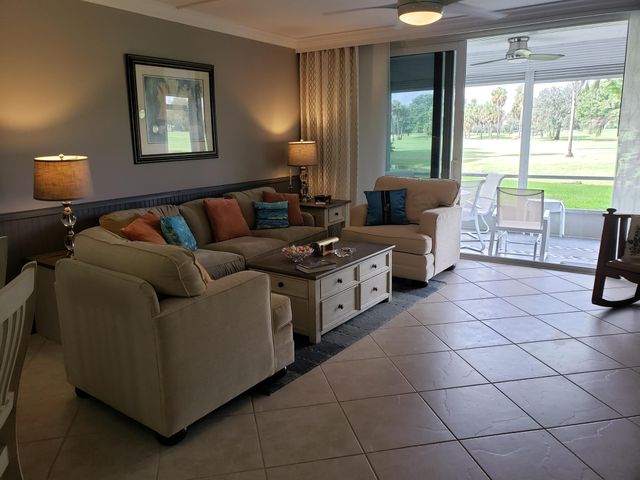 3980 Oaks Clubhouse Drive 101, Pompano Beach, FL 33069