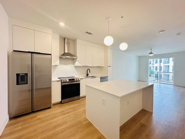 1701 Simond Ave NE 514, Austin, TX 78723