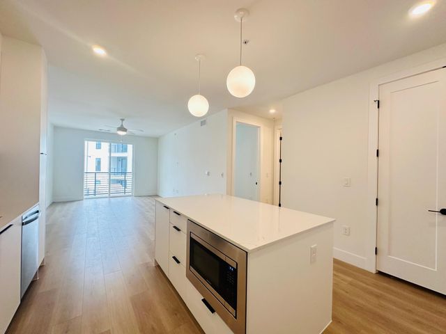 1701 Simond Ave NE 514, Austin, TX 78723