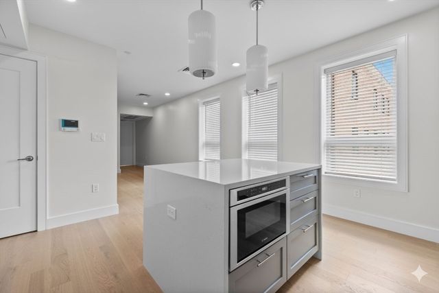 301 Border Street 603, Boston, MA 02128