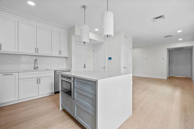 301 Border Street 603, Boston, MA 02128