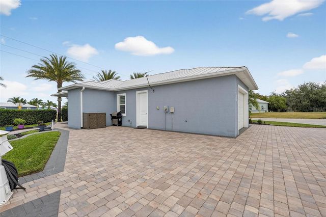 3287 RED TAIL HAWK DRIVE, Polk City, FL 33868