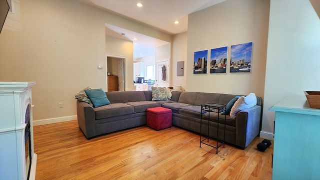 121 Heath 2, Somerville, MA 02145