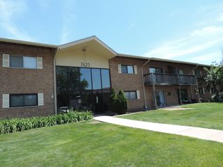 7425 Brookdale Drive 2-202, Darien, IL 60561