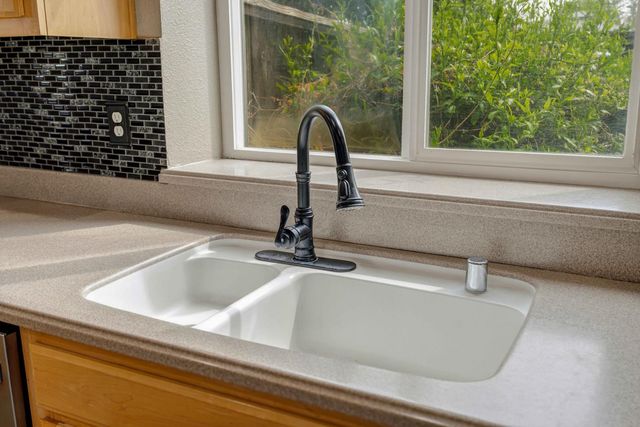 1715 Limestone Dr, Ripon, CA 95366