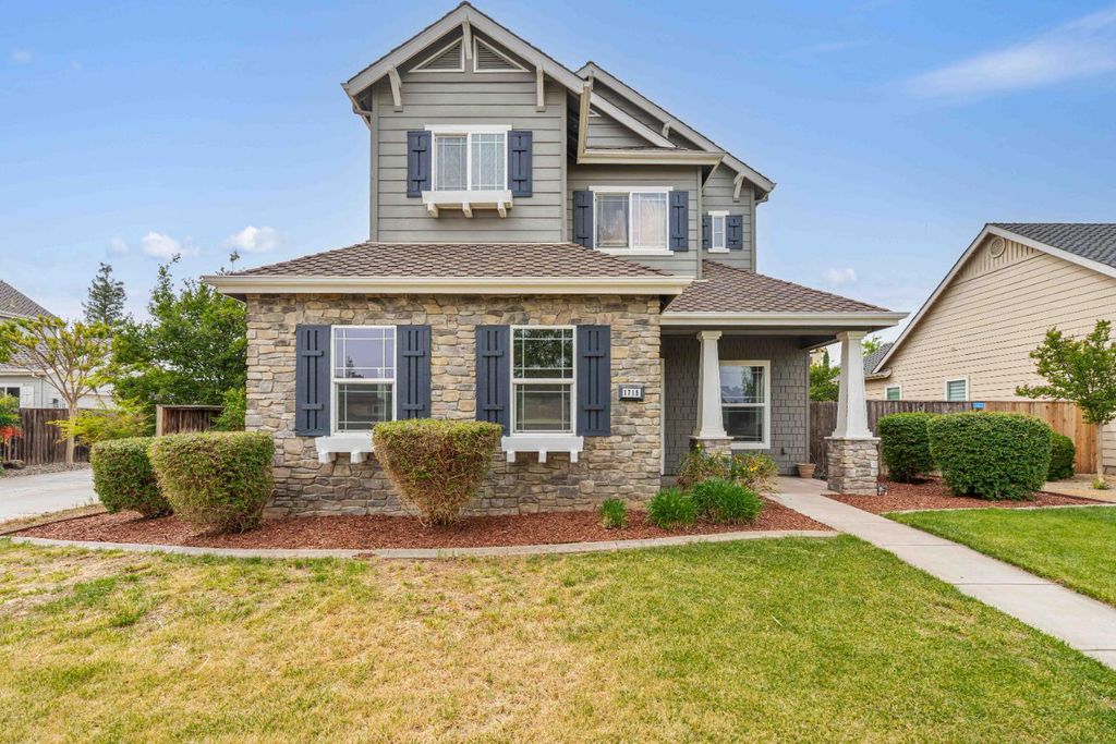 1715 Limestone Dr, Ripon, CA 95366