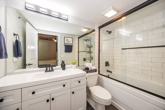 500 S Clinton Street 242, Chicago, IL 60607