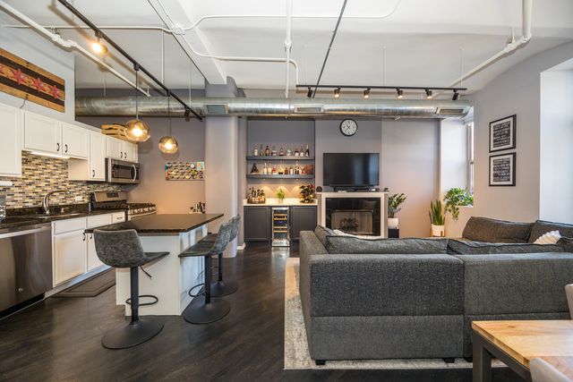 500 S Clinton Street 242, Chicago, IL 60607