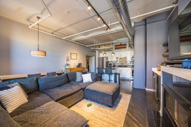 500 S Clinton Street 242, Chicago, IL 60607