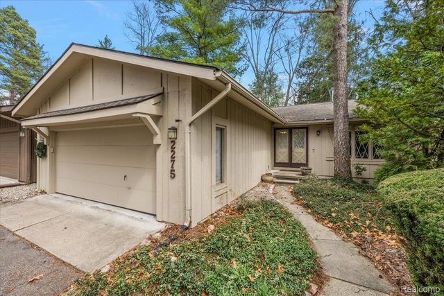2275 FOREST GLEN, West Bloomfield Charter Township, MI 48324