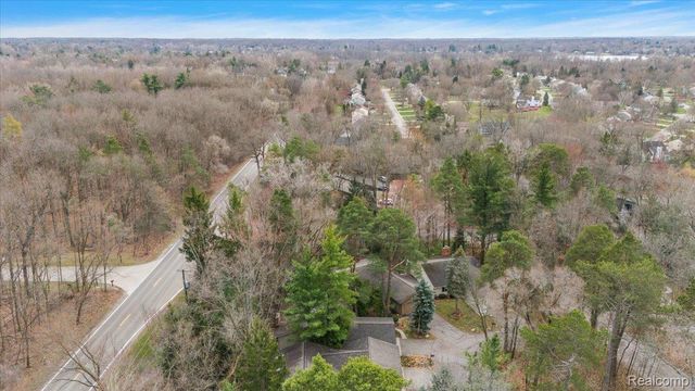 2275 FOREST GLEN, West Bloomfield Charter Township, MI 48324