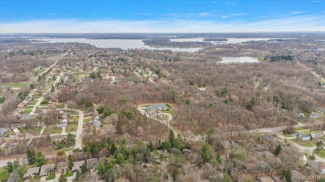 2275 FOREST GLEN, West Bloomfield Charter Township, MI 48324