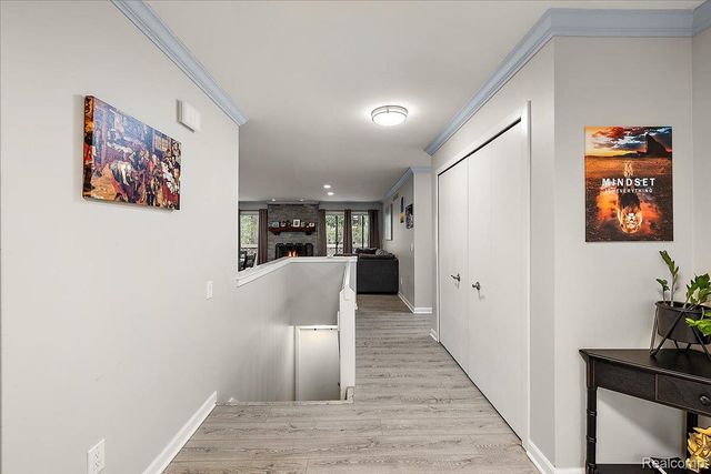 2275 FOREST GLEN, West Bloomfield Charter Township, MI 48324