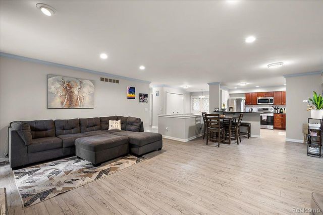 2275 FOREST GLEN, West Bloomfield Charter Township, MI 48324