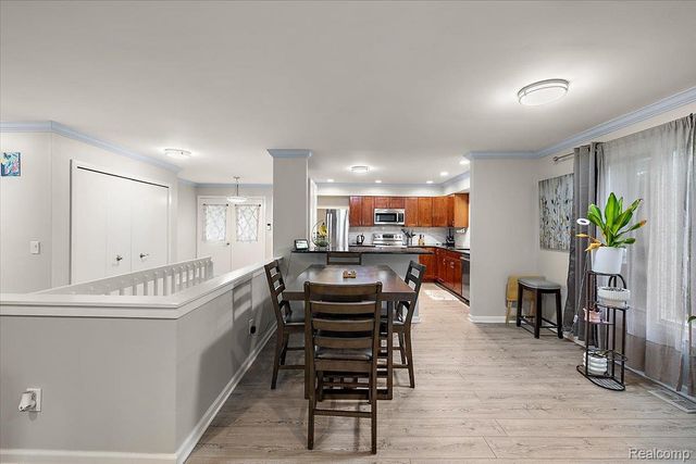 2275 FOREST GLEN, West Bloomfield Charter Township, MI 48324