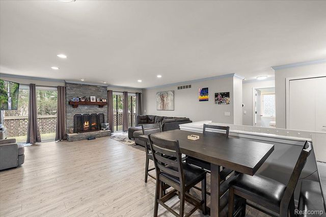 2275 FOREST GLEN, West Bloomfield Charter Township, MI 48324