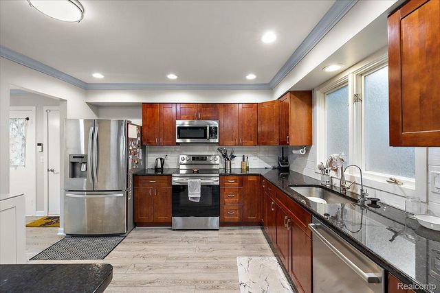 2275 FOREST GLEN, West Bloomfield Charter Township, MI 48324