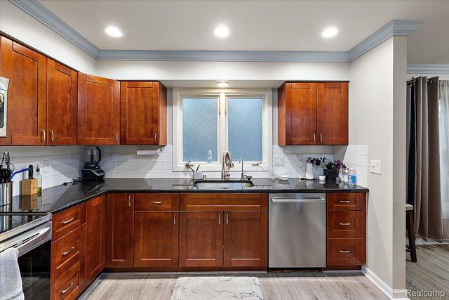 2275 FOREST GLEN, West Bloomfield Charter Township, MI 48324