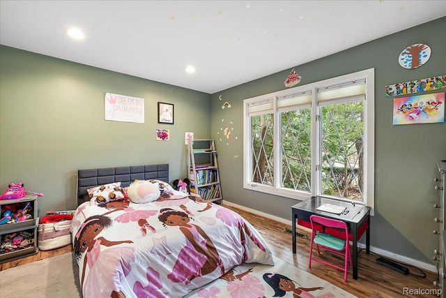 2275 FOREST GLEN, West Bloomfield Charter Township, MI 48324