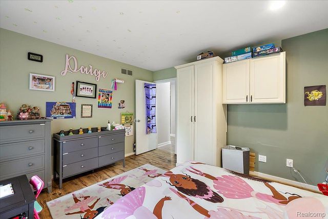 2275 FOREST GLEN, West Bloomfield Charter Township, MI 48324