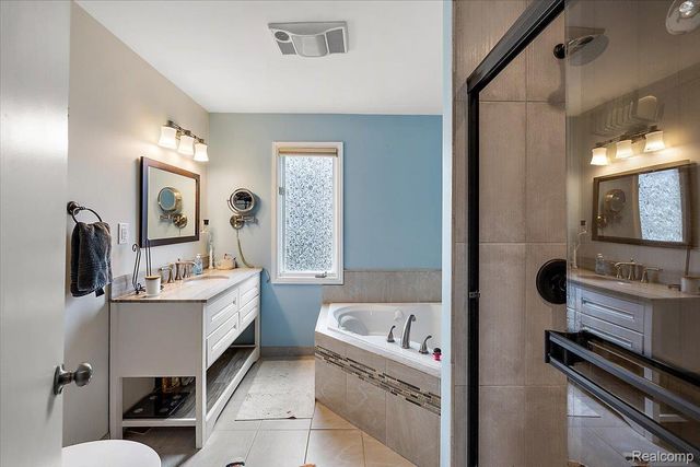 2275 FOREST GLEN, West Bloomfield Charter Township, MI 48324