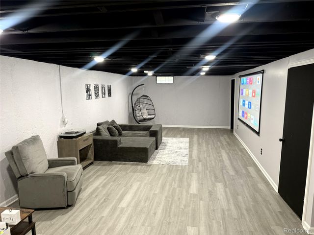 2275 FOREST GLEN, West Bloomfield Charter Township, MI 48324