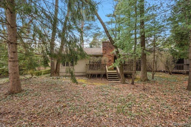 2275 FOREST GLEN, West Bloomfield Charter Township, MI 48324