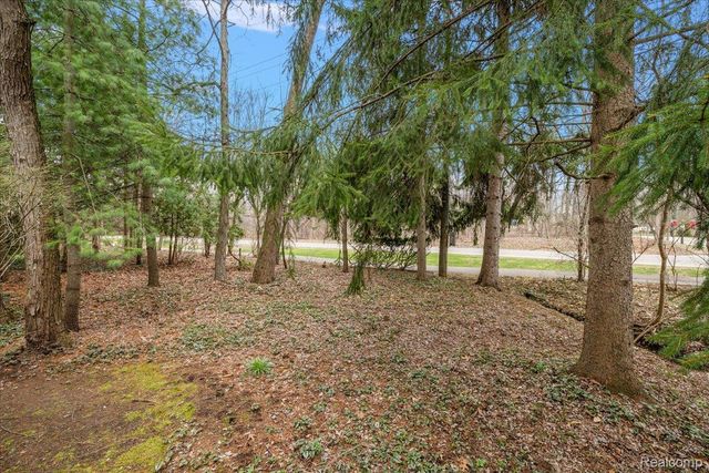 2275 FOREST GLEN, West Bloomfield Charter Township, MI 48324