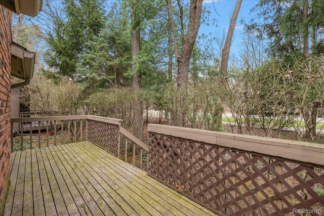 2275 FOREST GLEN, West Bloomfield Charter Township, MI 48324