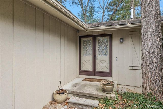 2275 FOREST GLEN, West Bloomfield Charter Township, MI 48324