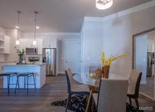 226 E Lockwood Avenue 206, St Louis, MO 63119