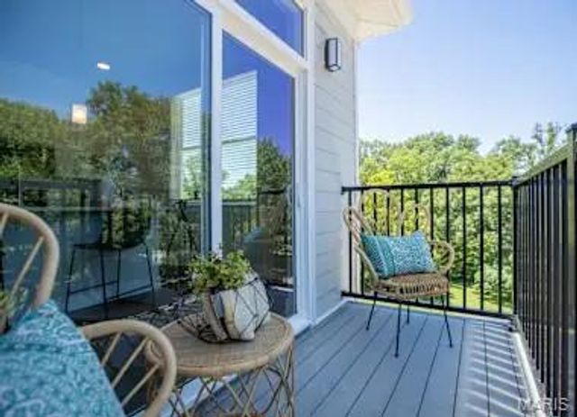 226 E Lockwood Avenue 206, St Louis, MO 63119