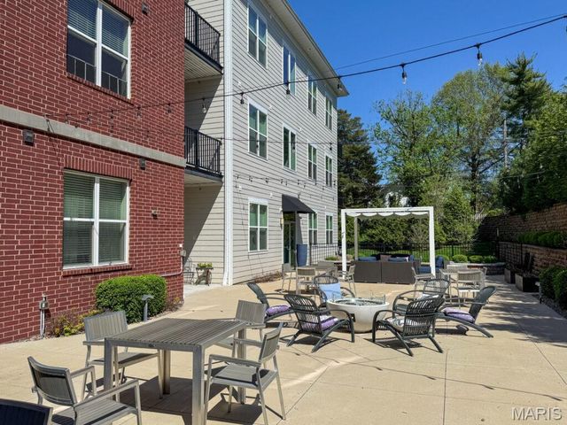 226 E Lockwood Avenue 206, St Louis, MO 63119