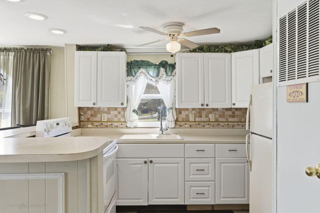 209 Lake Circle Drive, Galena, MO 65656