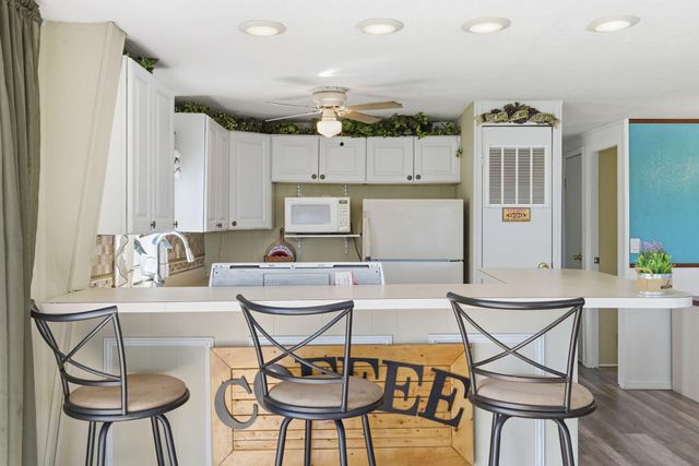 209 Lake Circle Drive, Galena, MO 65656