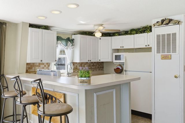 209 Lake Circle Drive, Galena, MO 65656