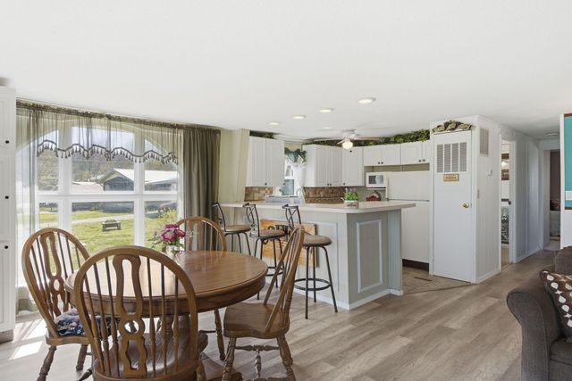 209 Lake Circle Drive, Galena, MO 65656